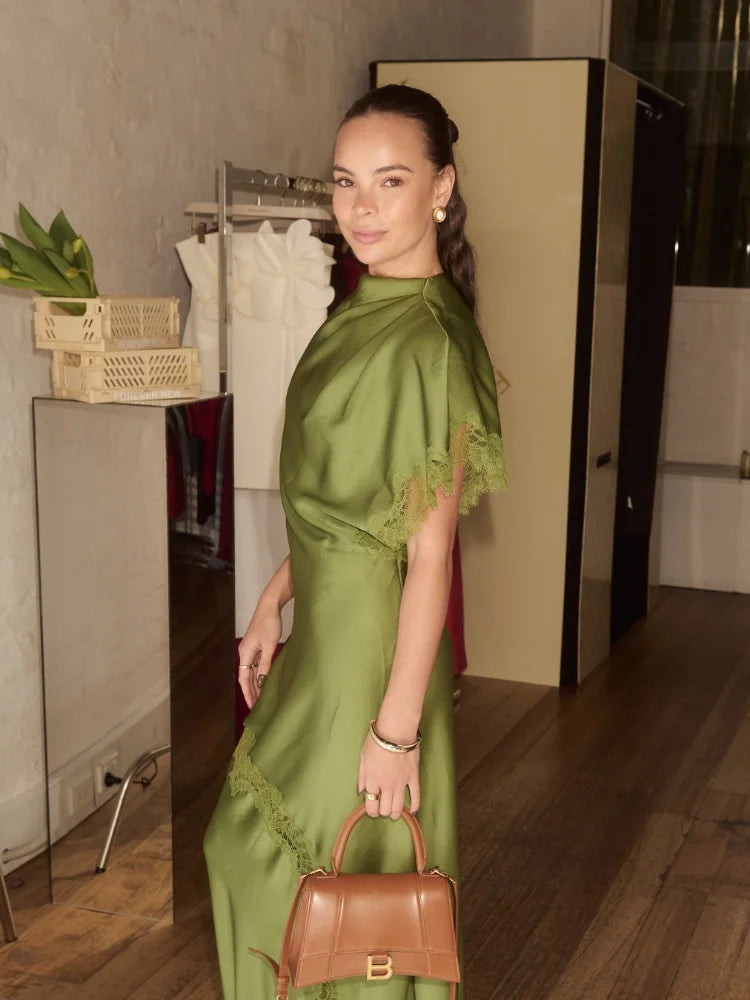 Robe Longue Satin Asymétrique Femme – Une Épaule, Dentelle & Style Élégant 2026